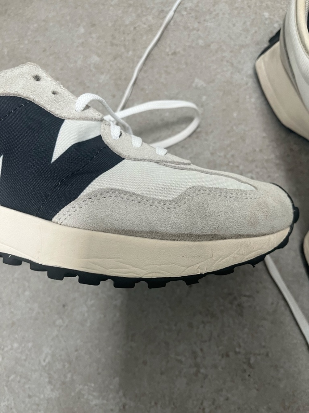 Clean Size 10 New Balance 327 - Picture 9 of 16